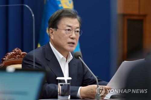 Moon honors U.N. Korean War veterans, vows to make Korea 'peaceful, prosperous'