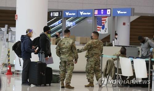 (LEAD) 31 USFK-linked people test positive for coronavirus upon arrival ...