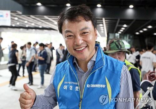 This undated file photo shows Lee Sang-ho, a former official of the ruling Democratic Party. (Yonhap)