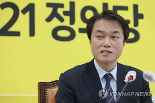 This file photo shows Kim Jong-cheol, the chief of the progressive minor Justice Party. (Yonhap)