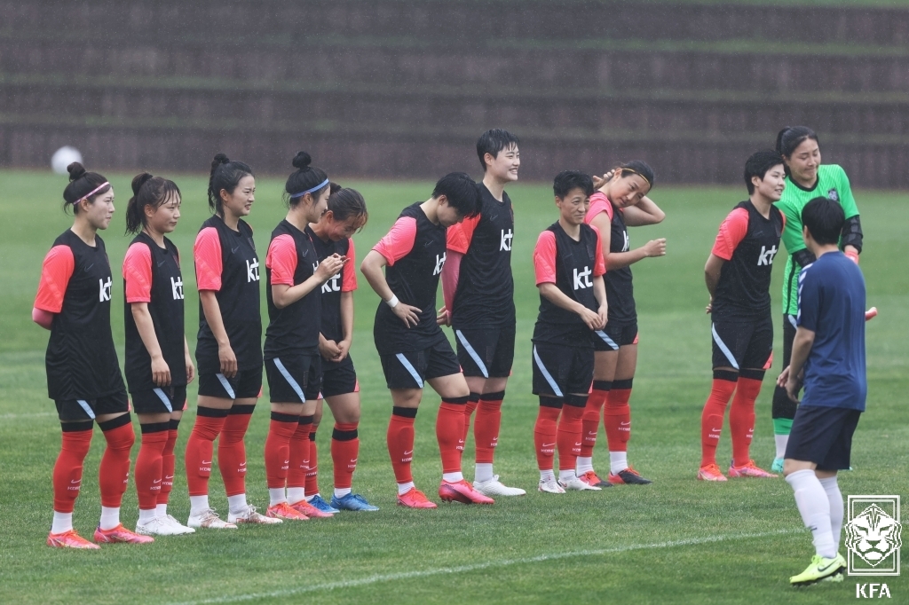 This June 12, 2021, file photo provided by the Korea Football Association shows the South Korean women's national team players ahead of a practice match at Mipo Stadium in Ulsan, 415 kilometers southeast of Seoul. (PHOTO NOT FOR SALE) (Yonhap)
