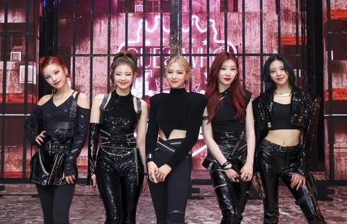 K-pop girl group ITZY debuts in Japan | Yonhap News Agency