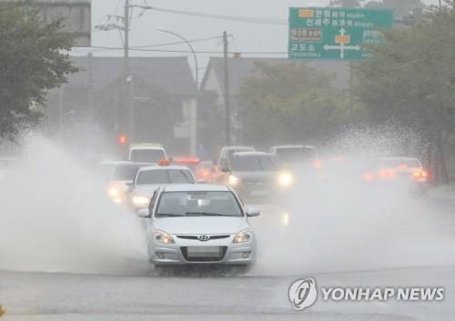 Cars run amid heavy downpours on Jeju, South Korea, on Sept. 14, 2021. (Yonhap)