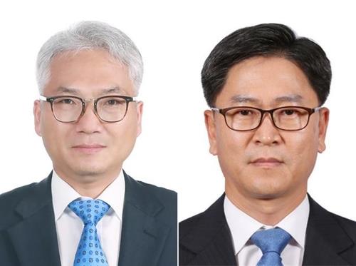 Moon appoints two deputy chiefs of spy agency
