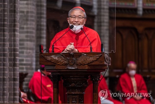 Cardinal Andrew Yeom Soo-jung speaks during a Mass at Myeongdong Cathedral in central Seoul on Nov. 30, 2021, marking his retirement as archbishop of Seoul. (Pool photo) (Yonhap) 