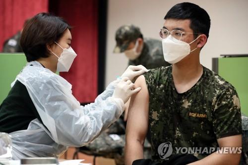 A soldier gets a booster shot at an inoculation center in Yongin, 49 kilometers south of Seoul, in this file photo released by the Ministry of National Defense on Dec. 13, 2021. (PHOTO NOT FOR SALE) (Yonhap)