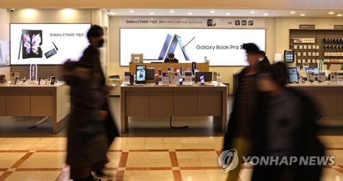 Samsung logs record sales, 4-year-high operating profit in Q4 on solid chip biz