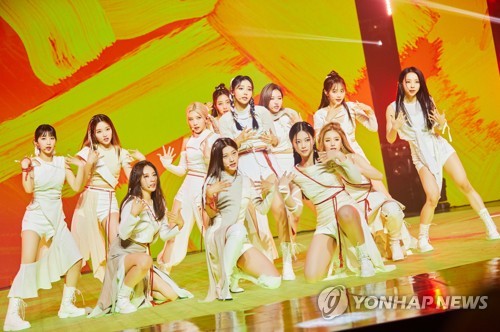 A file photo of K-pop group Loona, provided by Blockberry Creative (PHOTO NOT FOR SALE) (Yonhap)
