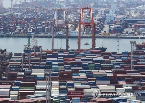 This file photo, taken on May 23, 2022, shows stacks of containers at a port in South Korea's southeastern city of Busan. (Yonhap)