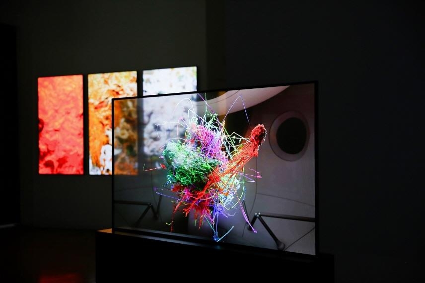 Turkish-American media artist Refik Anadol's NFT (non-fungible token) artwork is shown on LG Display's transparent OLED TV, in this photo provided by the company. (PHOTO NOT FOR SALE) (Yonhap)