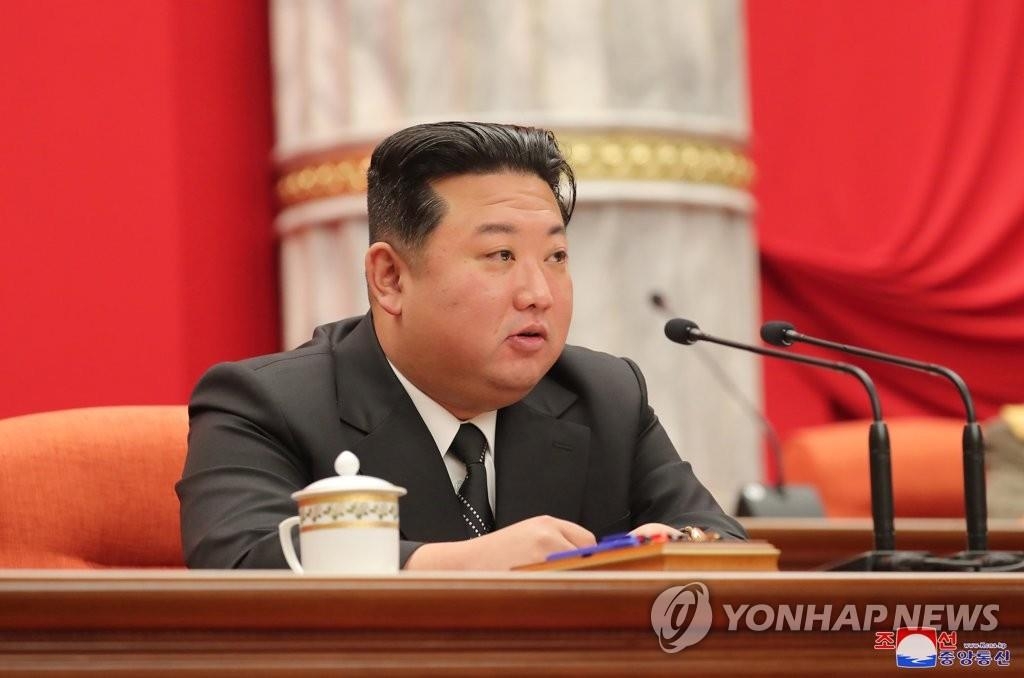 (2nd LD) N. Korean leader urges stronger national defense; no new direct message toward U.S., S. Korea