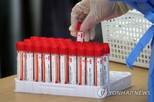 (3rd LD) S. Korea's new COVID-19 cases rebound to near 10,000, deaths drop to 9-month low
