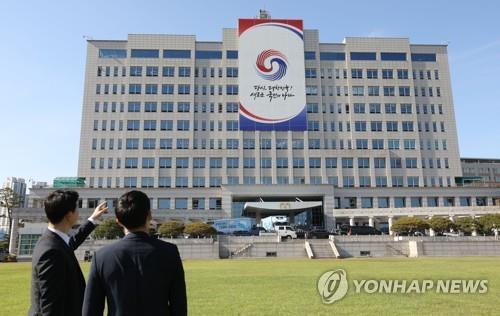 (LEAD) THAAD issue not subject to negotiation: presidential office