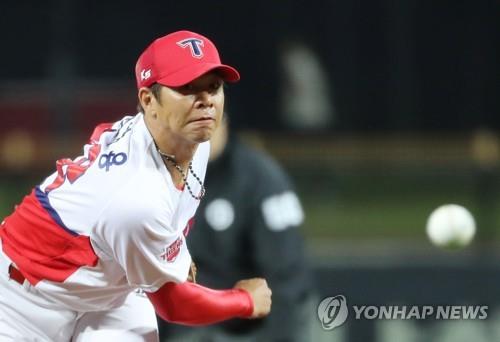 In this file photo from Oct. 12, 2018, Lim Chang-yong of the Kia Tigers pitches against the Lotte Giants during a Korea Baseball Organization regular season game at Gwangju-Kia Champions Field in Gwangju, 270 kilometers south of Seoul. (Yonhap)