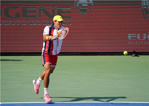 Kwon Soon-woo of South Korea hits a shot during his men&apos;s doubles semifinals match with Chung Hyeon against Nicolas Barrientos of Colombia and Miguel Angel Reyes-Varela of Mexico at the ATP Eugene Korea Open at Olympic Park Tennis Center in Seoul on Oct. 1, 2022, in this photo provided by the tournament organizing committee. (PHOTO NOT FOR SALE) (Yonhap)