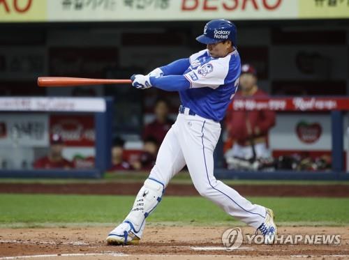 In this file photo from Oct. 3, 2017, Lee Seung-yuop of the Samsung Lions hits a solo home run against the Nexen Heroes during the bottom of the third inning of a Korea Baseball Organization regular season game at Daegu Samsung Lions Park in Daegu, some 240 kilometers southeast of Seoul. (Yonhap)