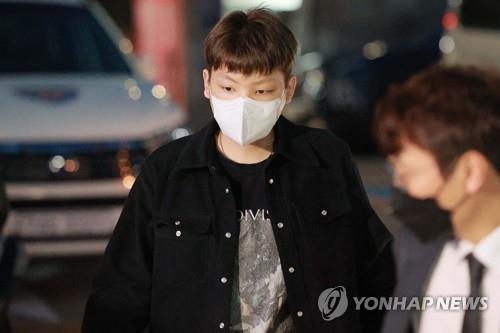 Rapper Chang Yong-jun, better known by his stage name NO:EL, appears at Seocho Police Station in Seoul for questioning, in this Sept. 30, 2021, file photo. (Yonhap)