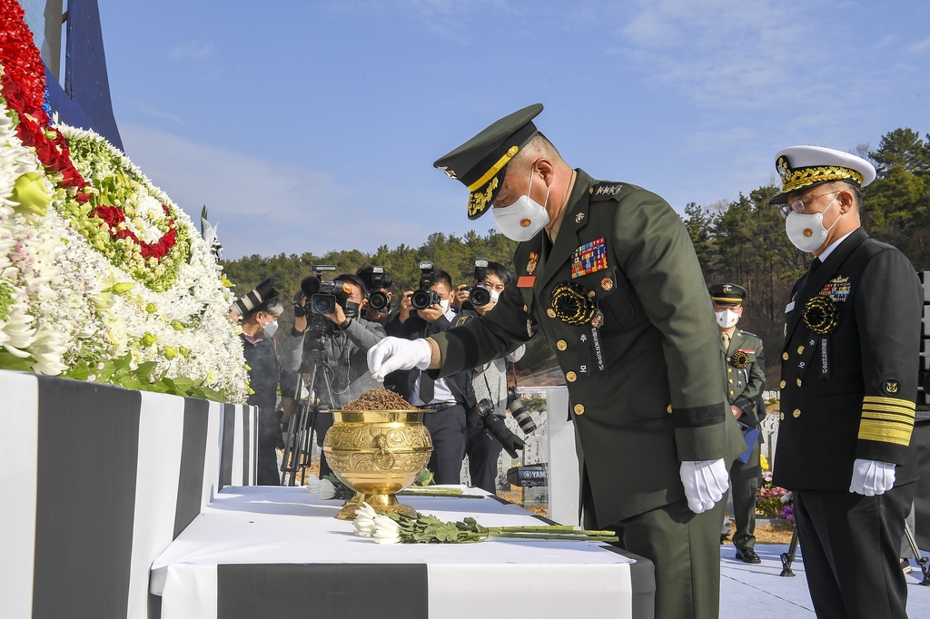 (LEAD) Marine Corps commemorates 2 soldiers killed in 2010 N.K. artillery attack on Yeonpyeong Island