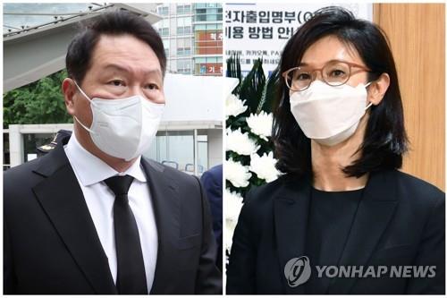 These file photos show Chey Tae-won (L), chairman of SK Group, and his wife Roh So-young. (Yonhap)