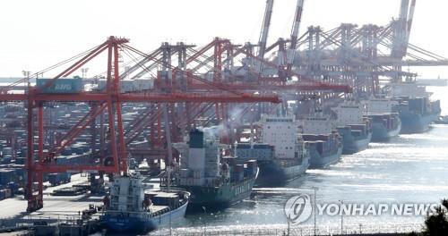 (LEAD) S. Korea's exports log double-digit decline in January; trade deficit hits record high