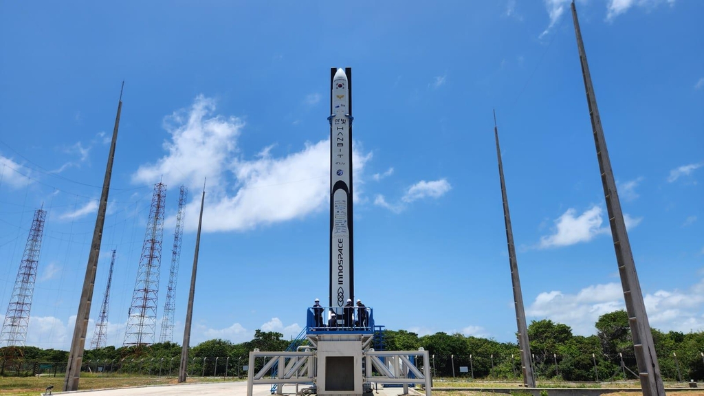 This undated photo provided by Innospace shows HANBIT-TLV, its suborbital test launch vehicle, erected on the launch pad at the Alcantara Space Center in northern Brazil. (PHOTO NOT FOR SALE) (Yonhap)