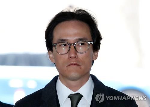 (LEAD) Hankook Tire chief indicted over alleged illicit inter-affiliate trading, embezzlement - 2