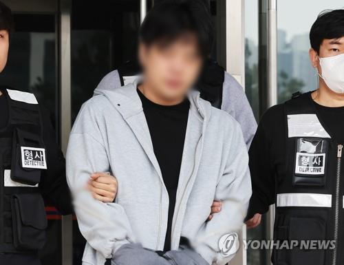The elder son of former Gyeonggi Gov. Nam Kyung-pil leaves a police station in Yongin, about 40 kilometers south of Seoul, on April 1, 2023, to attend a hearing on whether to issue an arrest warrant against him on charges of taking methamphetamine. (Yonhap)