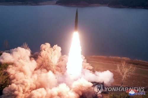 (LEAD) N. Korea fires ballistic missile toward East Sea: S. Korean military