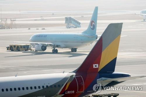 (LEAD) U.S. weighs suit against Korean Air's planned acquisition of Asiana: report