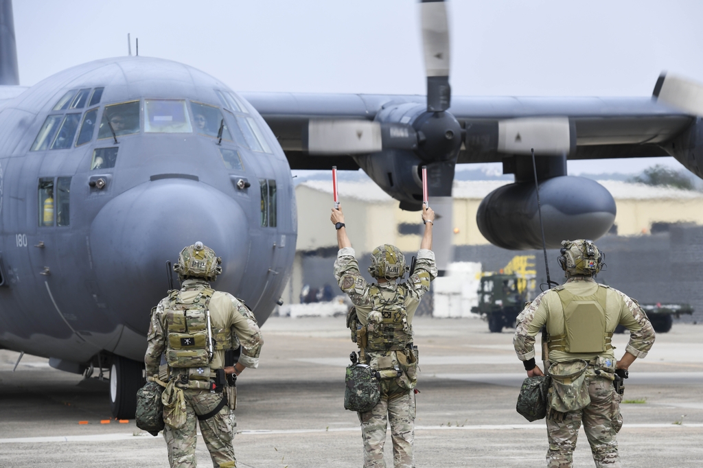 This undated photo, provided by the ROK/US Combined Forces Command, shows a C-130 transport aircraft arriving at an air terminal supply point in Pohang, 262 kilometers southeast of Seoul, during the five-day Combined Distribution Exercise between South Korean and U.S. troops that kicked off on June 12, 2023. (PHOTO NOT FOR SALE) (Yonhap)