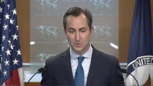 En esta imagen capturada, se ve al secretario de prensa del Departamento de Estado, Matthew Miller, respondiendo preguntas durante una conferencia de prensa diaria en el departamento en Washington el 20 de julio de 2023.  (Yonhap)