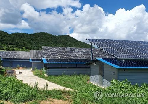 Gov't asks prosecution to probe 375 people in renewable energy corruption during Moon administration
