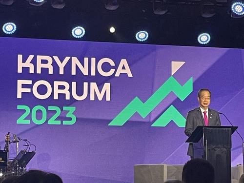 Prime Minister Han Duck-soo delivers a speech at the opening ceremony of the Krynica Forum 2023 in Krynica, southern Poland, on Sept. 13, 2023. (Yonhap)