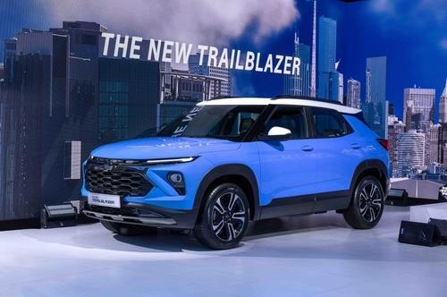 This file photo provided by GM Korea shows the face-lifted Trailblazer compact SUV displayed at the House of GM in southern Seoul. (PHOTO NOT FOR SALE) (Yonhap)