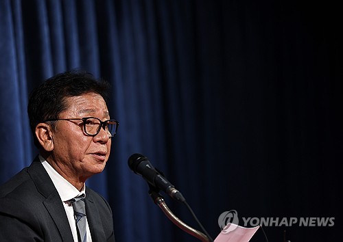 Chung Hae-sung, chairman of the Korea Football Association's (KFA) National Team Committee, speaks during a press briefing at the KFA headquarters in Seoul on Feb. 27, 2024, to announce a decision to appoint U-23 Korean national team manager Hwang Sun-hong as the interim manager of the senior national team. (Yonhap)