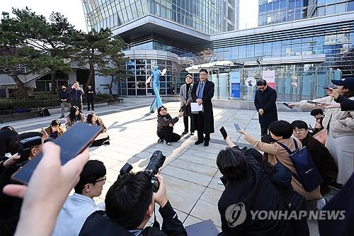Officials of the Medical Professors Association of Korea hold a press briefing on their appeal to suspend the execution of the government's plan to raise the number of medical students by 2,000 starting next year in Seoul, in this file photo taken March 14, 2024. (Yonhap)
