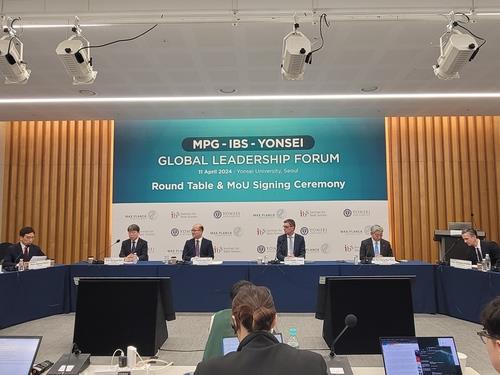 A photo of a global leadership forum co-hosted by the Institute for Basic Science, Max Planck Gesellschaft and Yonsei University in Seoul on April 11, 2024 (Yonhap)