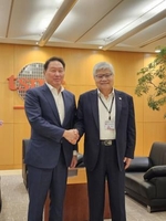 SK Group chairman meets TSMC chairman in Taiwan