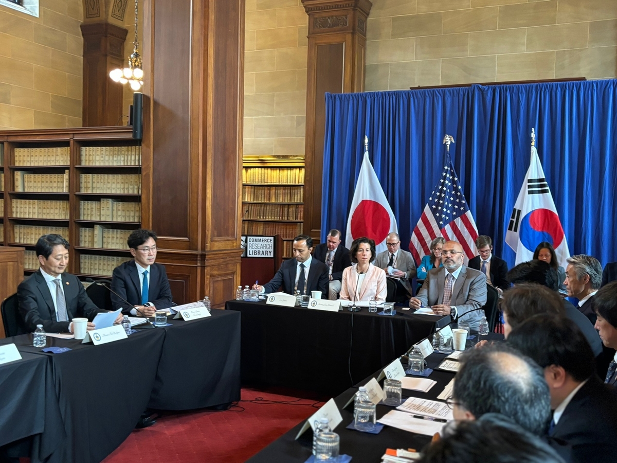 安徳根産業部長官、ジーナ・ライモンも米国商務長官、斉藤元日本産業部長官が2024年6月26日ワシントンで3国第1次商工業長官会議を開催している。