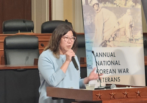 La representante Grace Meng (demócrata de Nueva York) habla durante la 17.ª conmemoración anual del Día del Armisticio de los Veteranos de la Guerra de Corea en Washington el 24 de julio de 2024. (Yonhap)