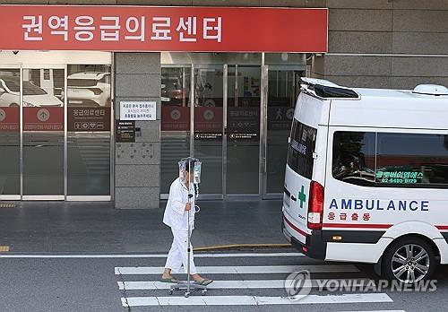 A patient moves at a major hospital in Seoul on Sept. 4, 2024. (Yonhap)