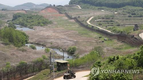 (리드) 북한, 한국과 이어지는 도로와 철도를 차단에