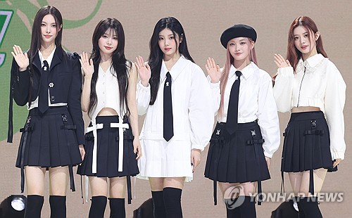 K-pop girl group ILLIT poses for a photo during a media showcase event held in Seoul on Oct. 21, 2024, to promote its second EP, "I'll Like You." (Yonhap)