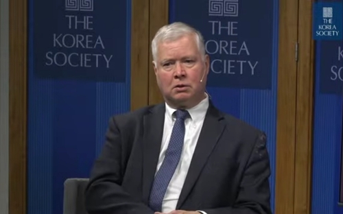 Stephen Biegun, ex subsecretario de Estado de Estados Unidos y principal negociador nuclear, habla durante un foro organizado por The Korea Society el 12 de noviembre de 2024 en esta fotografía capturada de la cuenta de YouTube de The Korea Society. (FOTO NO EN VENTA) (Yonhap)