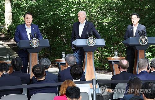 Leaders of S. Korea, U.S., Japan meet in Peru to discuss trilateral cooperation