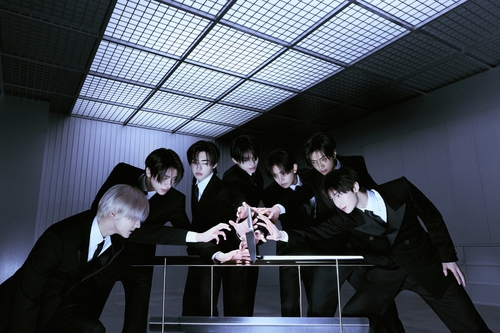 K-POPボーイズグループEnhypenは、Belift Lab.から提供された写真に写っている