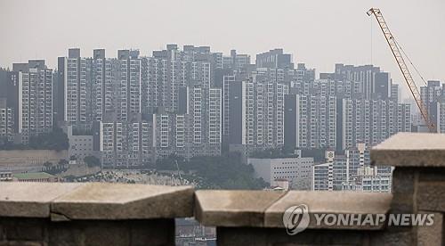 This photo taken June 27, 2025, shows an apartment complex in Seoul. (Yonhap)