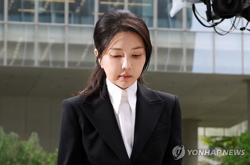 Special counsel summons ex-first lady Kim for 3rd questioning Wednesday
