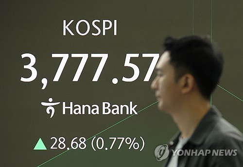 Seoul shares up late Mon. morning on hopes of eased trade tensions