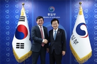 Unification minister meets U.S. envoy, stresses bilateral cooperation in resuming U.S-N.K. dialogue